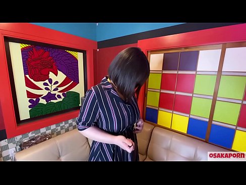 ❤️ Puttana giapponese con grandi tette si masturba con sex toys e ha un orgasmo. Parla in un'intervista della sua esperienza di scopata. Tette enormi e figa pelosa che geme forte. Osakaporn ️ Slutsal it.xxxdesichudai.ru ❤️